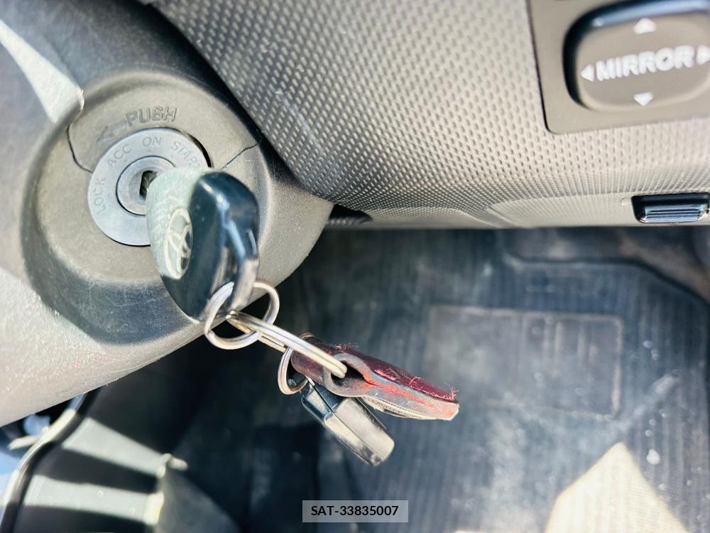 Toyota IST 2007-09 7248837-16