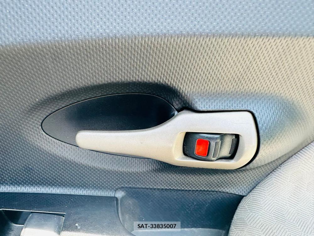 Toyota IST 2007-09 7248837-20