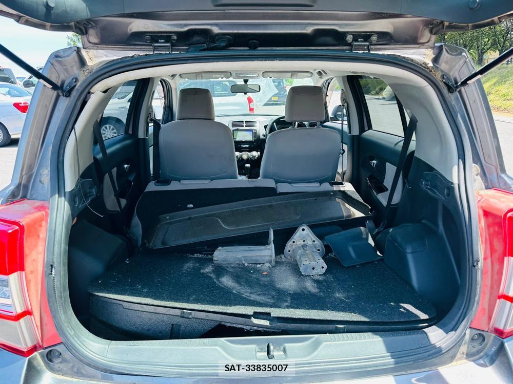 Toyota IST 2007-09 7248837-25