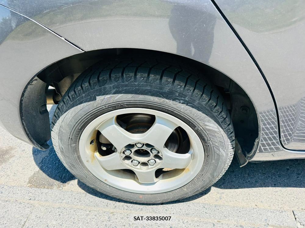 Toyota IST 2007-09 7248837-27