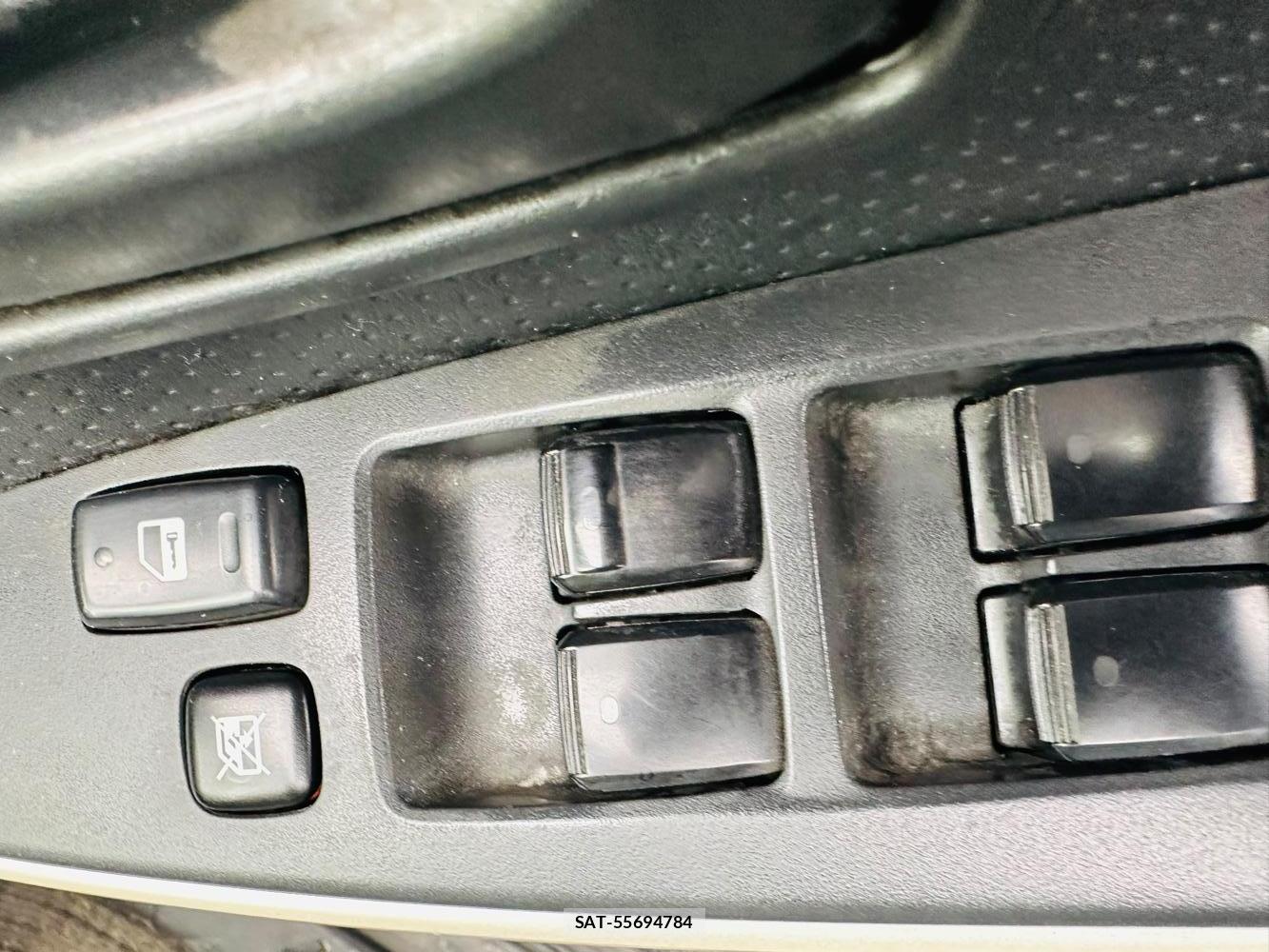 Toyota IST 2005-09 7365459-21