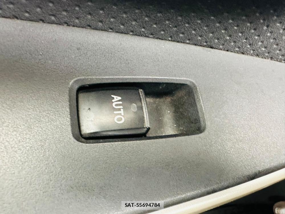 Toyota IST 2005-09 7365459-23