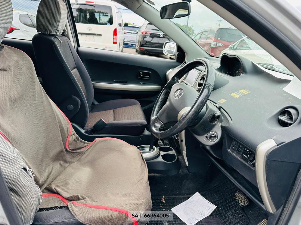 Toyota IST 2003 7278956-11