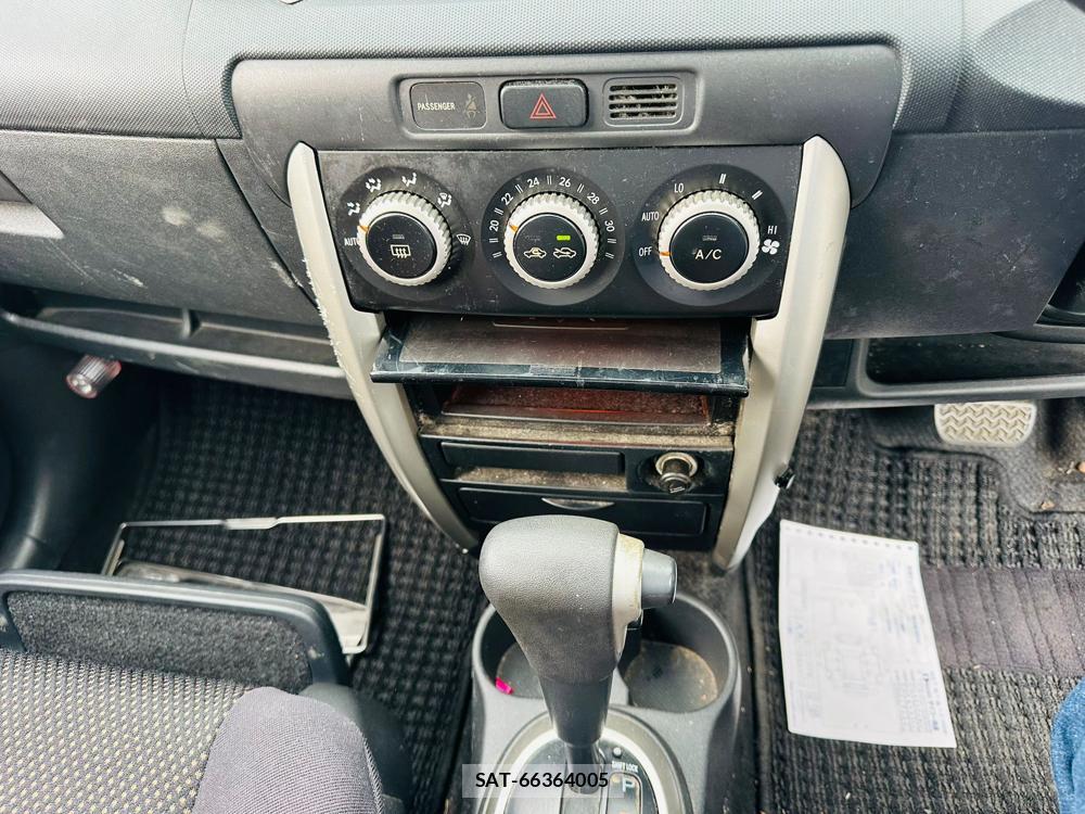 Toyota IST 2003 7278956-19