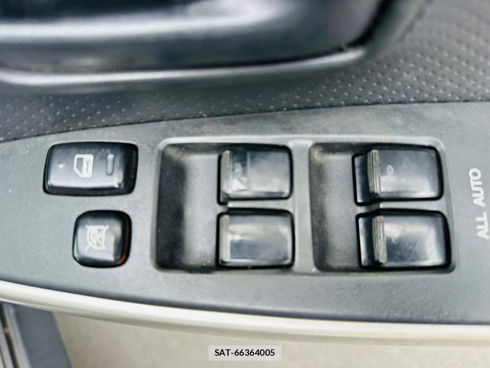 Toyota IST 2003 7278956-21
