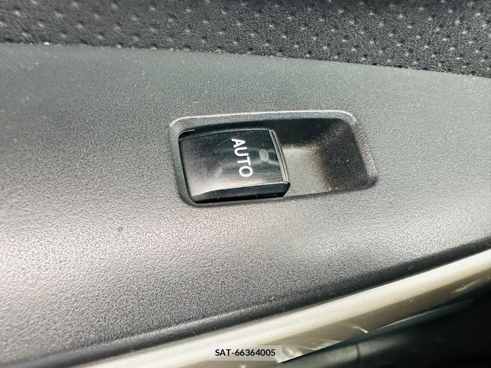 Toyota IST 2003 7278956-23