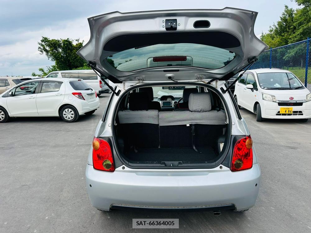 Toyota IST 2003 7278956-26