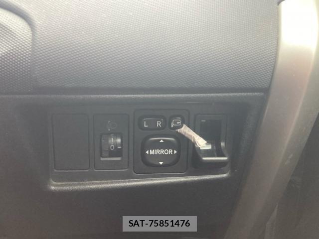 Toyota IST 2005-06 7500994-12
