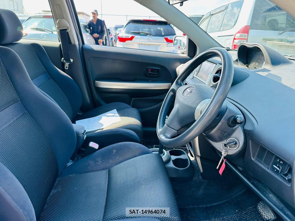 Toyota IST 2003-09 7337601-11