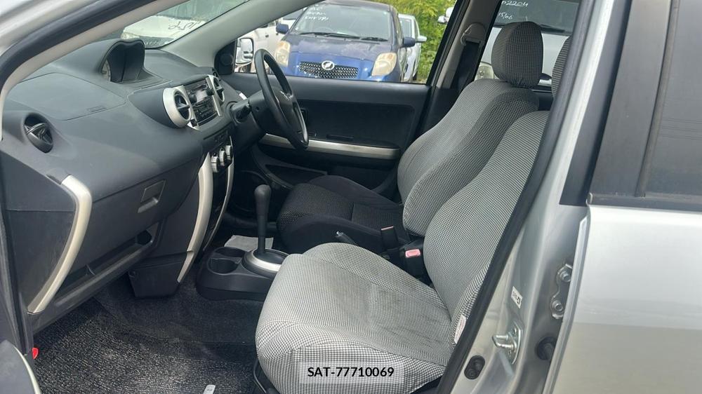 Toyota IST 2003 7332880-10