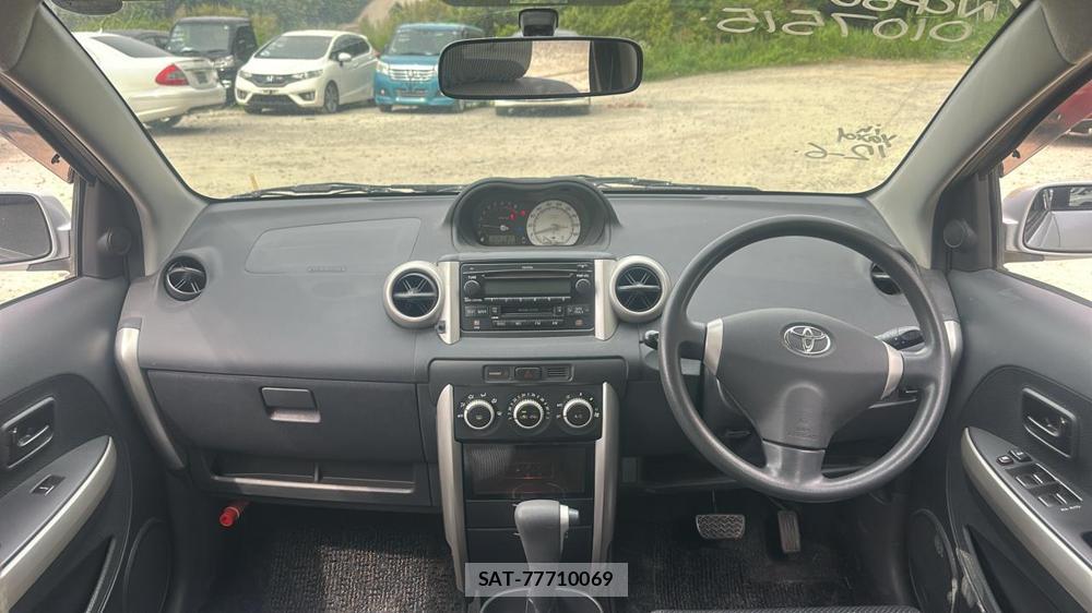 Toyota IST 2003 7332880-12