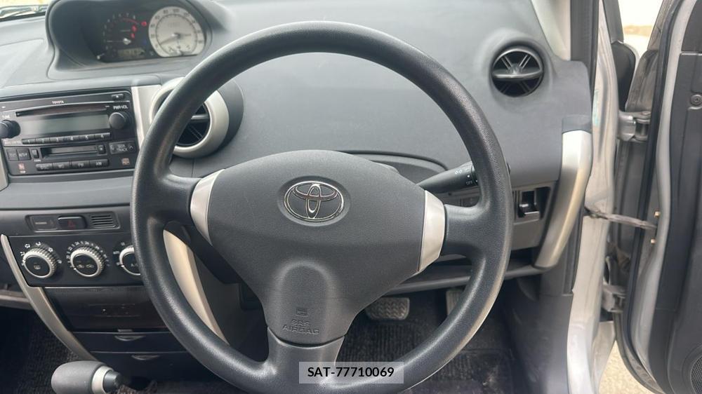Toyota IST 2003 7332880-13