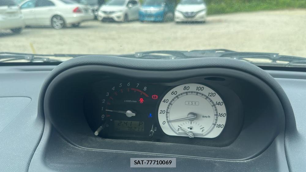 Toyota IST 2003 7332880-14