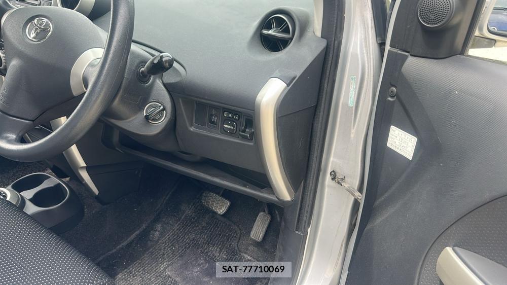 Toyota IST 2003 7332880-15