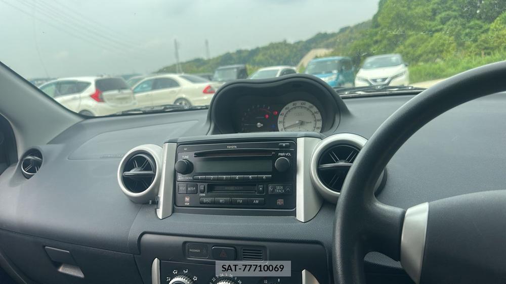 Toyota IST 2003 7332880-17