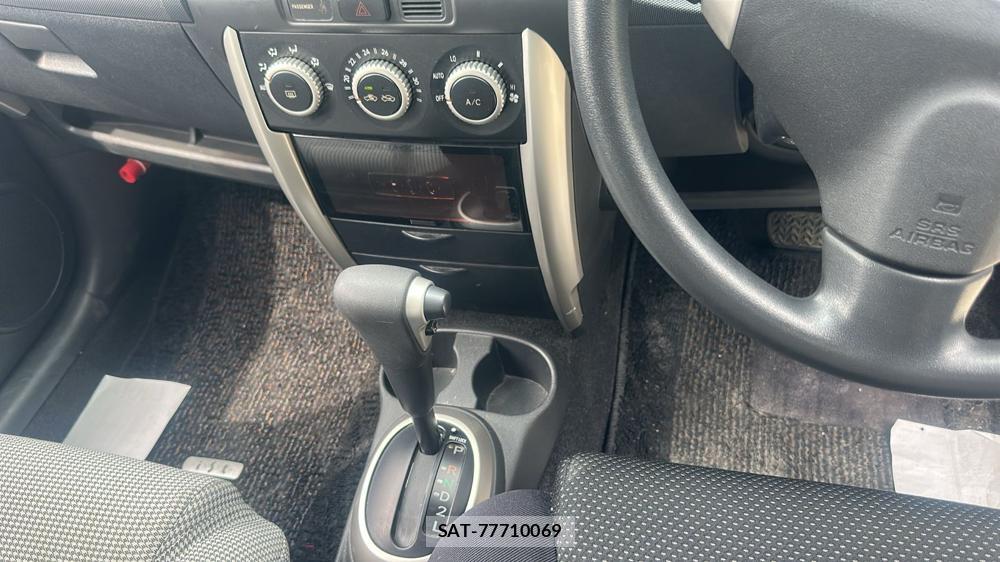 Toyota IST 2003 7332880-18