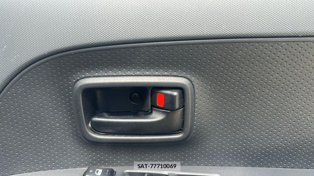 Toyota IST 2003 7332880-19