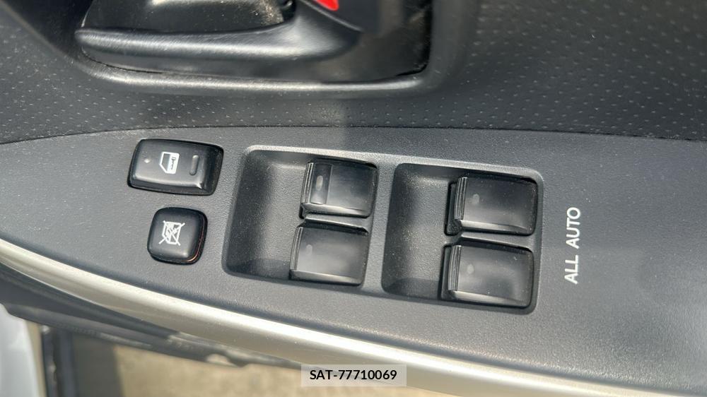Toyota IST 2003 7332880-20