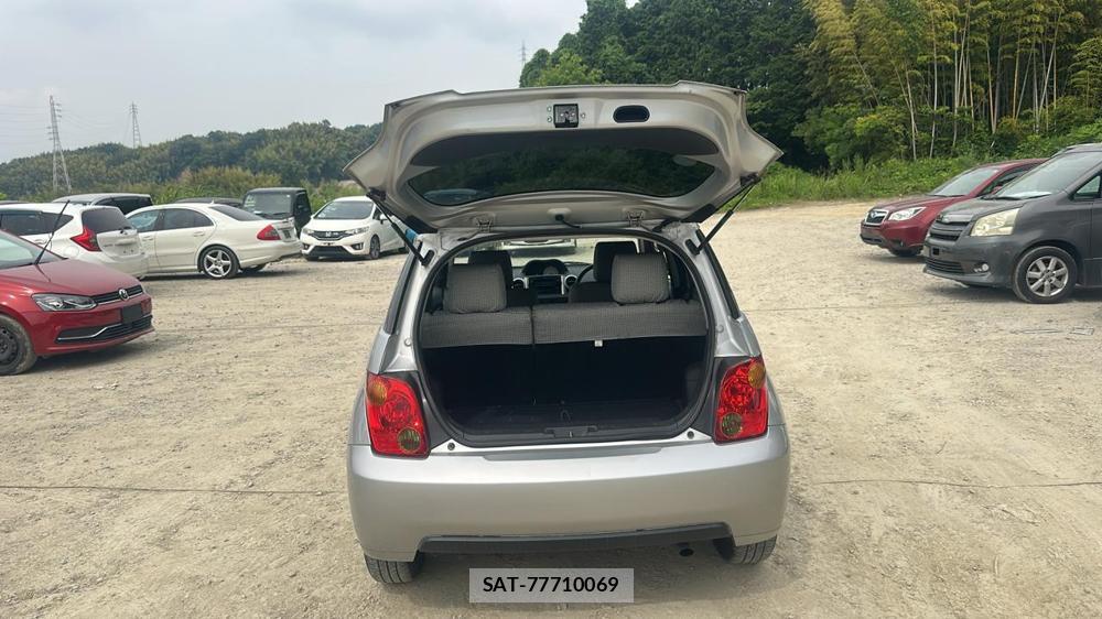 Toyota IST 2003 7332880-23