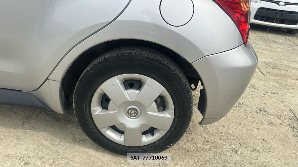 Toyota IST 2003 7332880-27