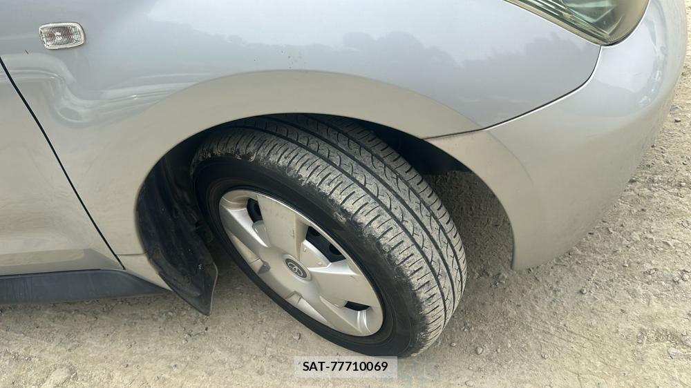 Toyota IST 2003 7332880-28