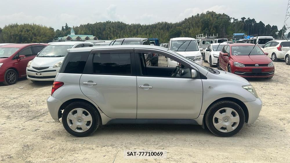 Toyota IST 2003 7332880-5