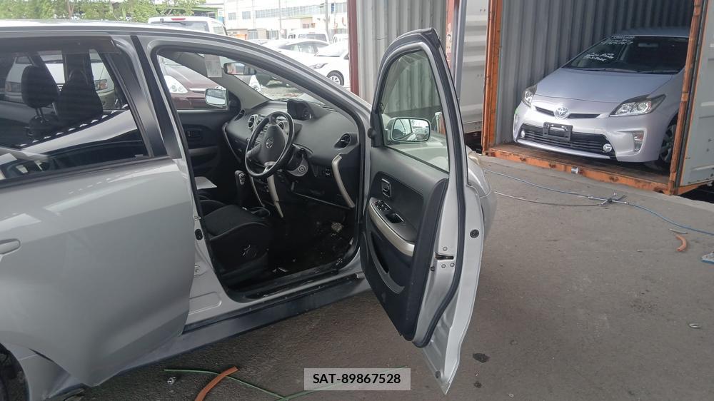 Toyota IST 2005 6920684-11
