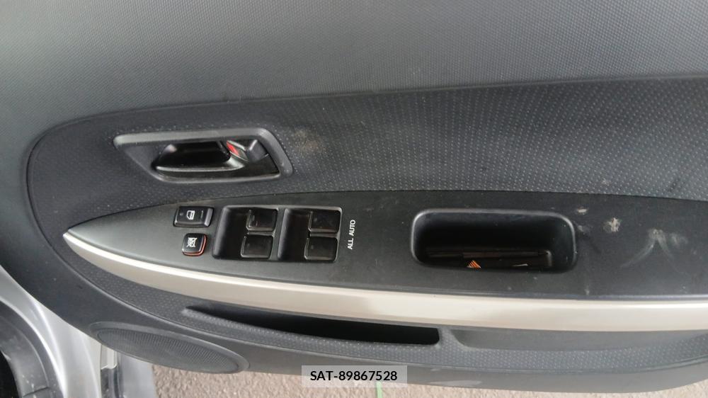 Toyota IST 2005 6920684-17