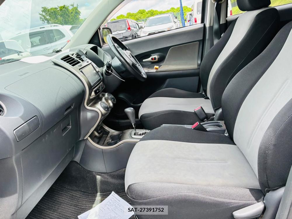 Toyota IST 2011-05 7105240-10