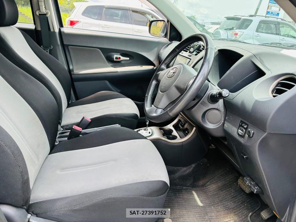 Toyota IST 2011-05 7105240-11