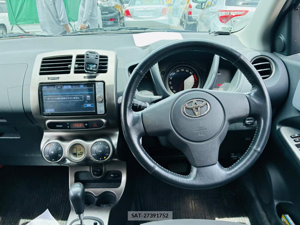 Toyota IST 2011-05 7105240-13