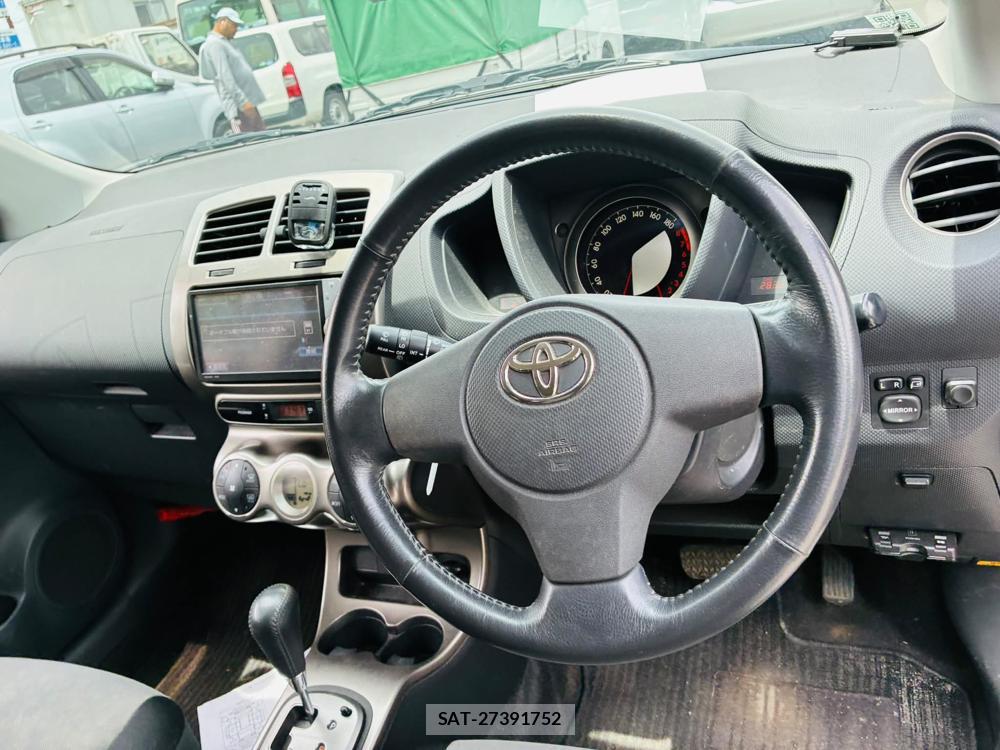 Toyota IST 2011-05 7105240-14