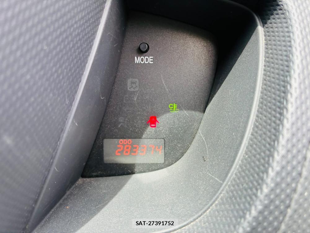 Toyota IST 2011-05 7105240-15
