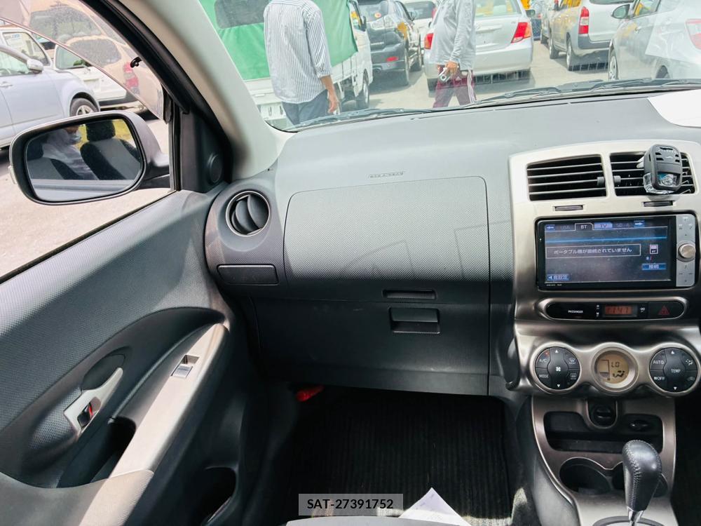 Toyota IST 2011-05 7105240-16