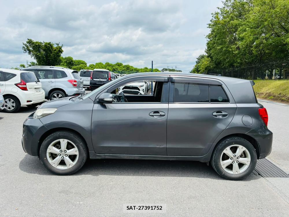 Toyota IST 2011-05 7105240-1
