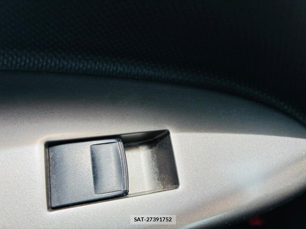 Toyota IST 2011-05 7105240-22