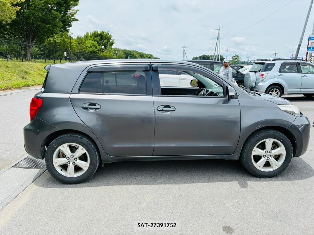 Toyota IST 2011-05 7105240-5
