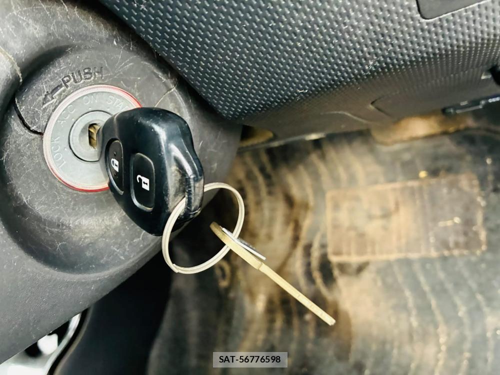 Toyota IST 2008-02 7365517-16