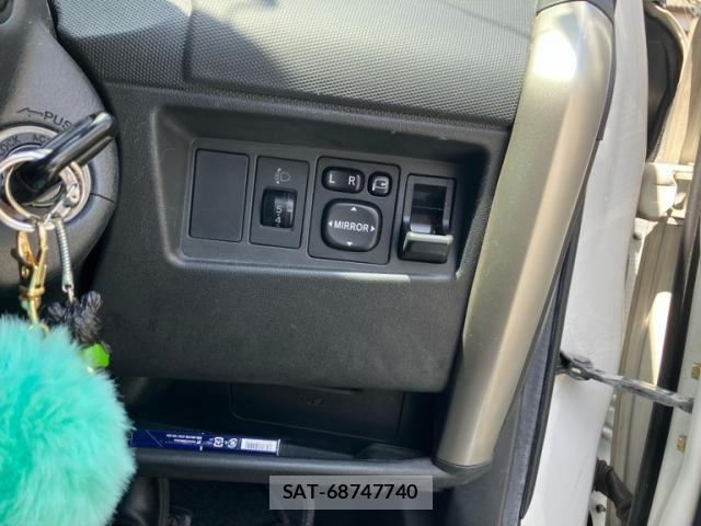 Toyota IST 2003-10 7876986-15