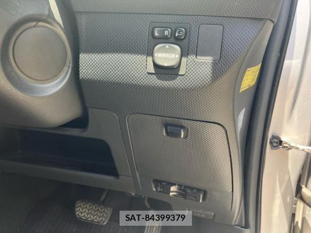 Toyota IST 2007-08 7876987-10
