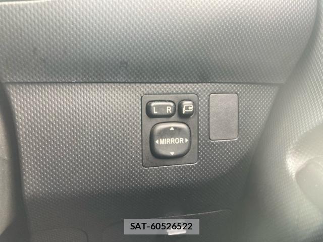 Toyota IST 2007-09 7876988-17