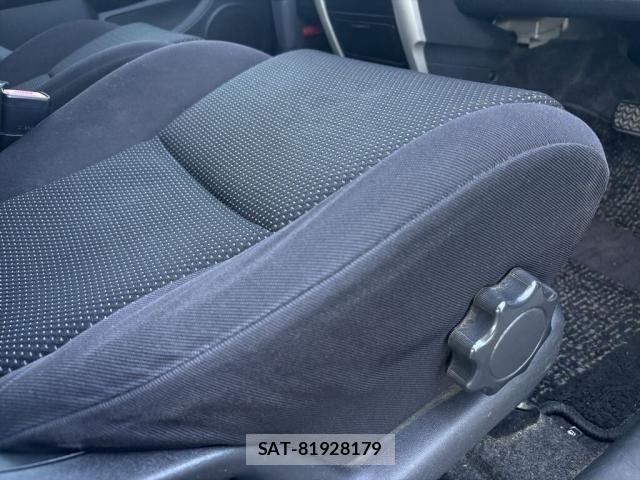 Toyota IST 2002-09 8207979-26