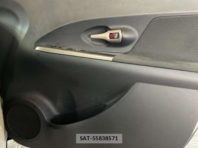 Toyota IST 2012-01 8245488-16