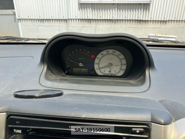 Toyota IST 2004-01 8366412-15