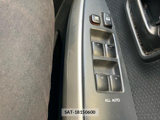 Toyota IST 2004-01 8366412-19