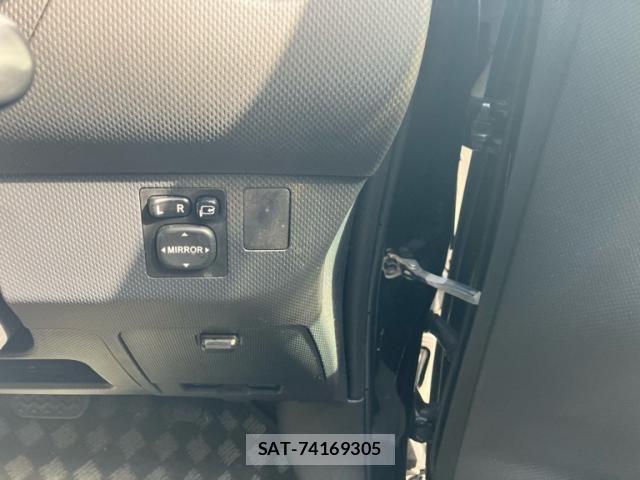 Toyota IST 2012-03 8412971-11