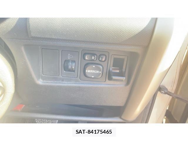 Toyota IST 2004-12 8562227-13