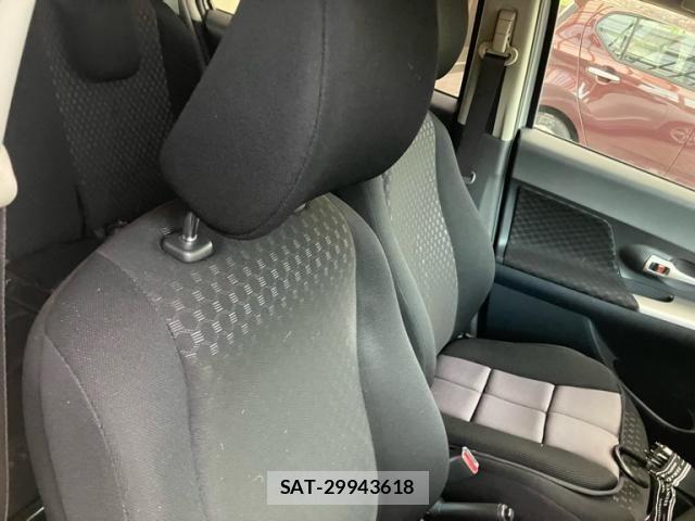 Toyota IST 2009-11 8659573-13