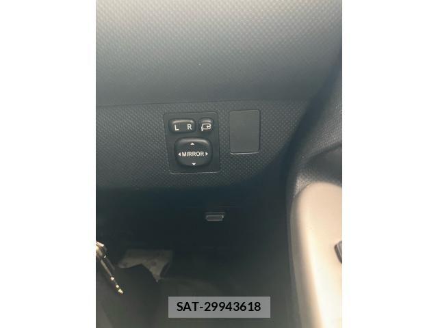 Toyota IST 2009-11 8659573-17