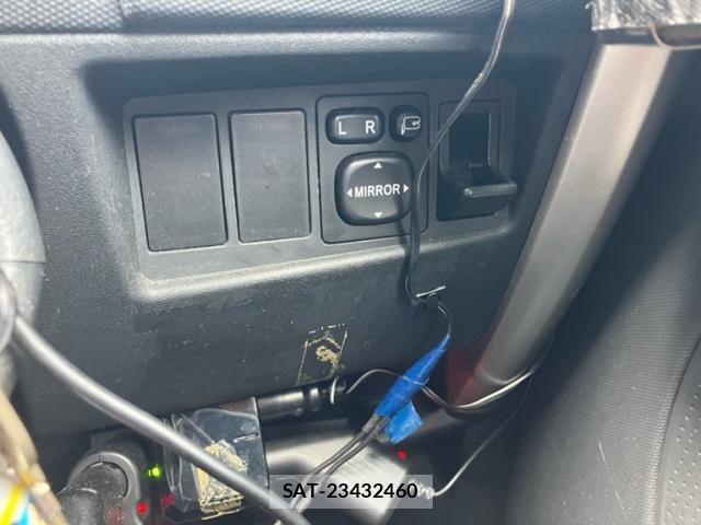 Toyota IST 2002-05 8880186-19